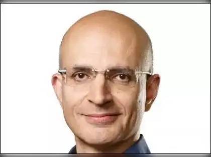 Who is Sabih Khan, the Indian-origin executive named Apple's new chief operating officer?