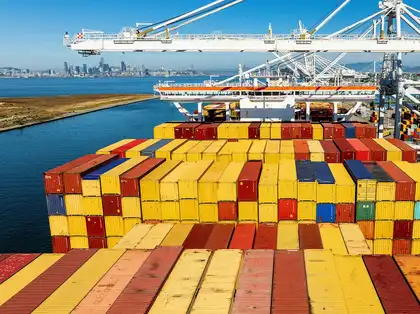 U.S. trade deficit slipped to $901 billion last year amid Trump tariffs -  The Economic Times