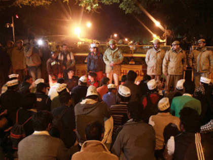 Gangrape: Sonia Gandhi meets protesters, assures justice