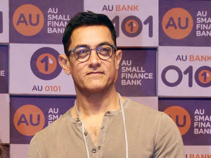 Aamir Khan News: Aamir Khan's pic with fan in US goes viral as apology video  for 'LSC' surfaces on social media - The Economic Times