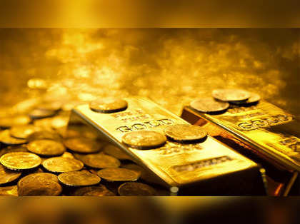 Gold Price Today: Yellow metal falls over Rs 100/10 gram. Should you buy on dips?