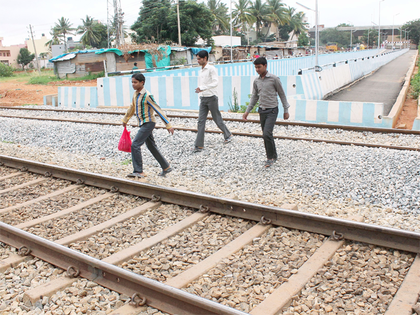 Railways to eliminate all unmanned level crossings by 2020