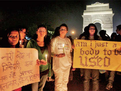 Delhi gang rape: Sushil Kumar Shinde promises fast-track court; BJP demands death penalty for rapists