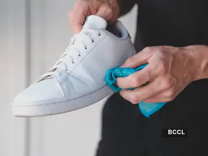 how to remove stains from white nike shoes