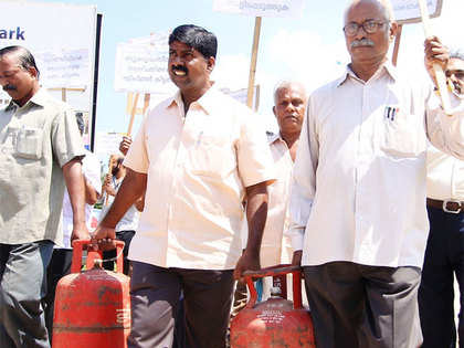 Subsidised LPG sales under DBT down by 25%: Arvind Subramanian