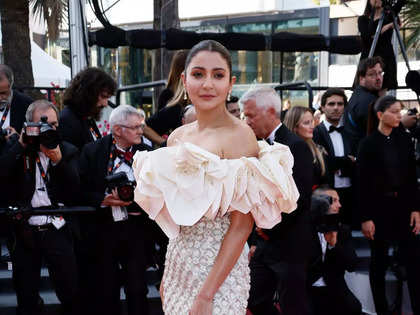 Anushka emanates her winsome charm in a peach layered gown