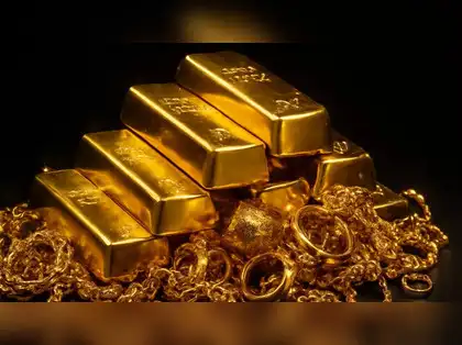 Gold prices trade lower as safe haven buying declines, but trade above Rs 1  lakh. Do analysts see capped upside? - The Economic Times