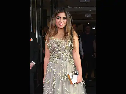 ambani gold dress Breathtaking gown looks of Nita Ambani