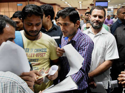 Rahul Gandhi asks partymen to help people standing in bank/ATM queues
