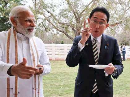 Golgappe pe Charcha: Japanese PM Kishida enjoys golgappa, idlis, aam panna, lassi after talks in Delhi