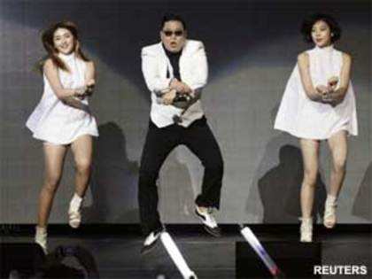 'Gangnam Style' hits 1 billion mark on Youtube