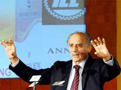 Arun Shourie spells out 15 tenets to boost economic growth
