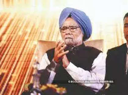 Prez poll: Manmohan Singh, Mulayam Singh Yadav arrive in wheelchair to cast vote