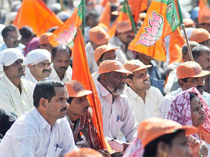 Ice broken; Shiv Sena, BJP hold talks to salvage alliance