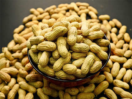Eating peanuts every day may keep heart diseases at bay!