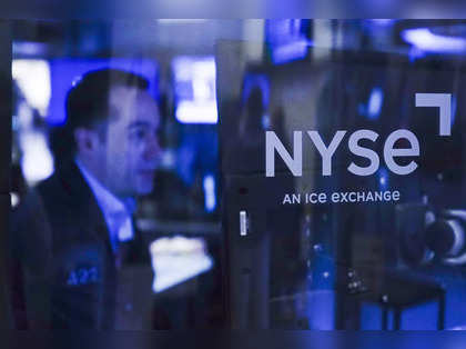 US stock market: S&P 500 ends slightly down after mixed earnings, opening glitch