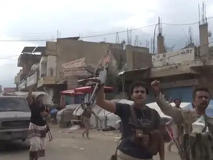Houthi Missile Attack Kills at Least 20 Yemeni Government Soldiers in Southern Yemen