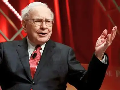‘In God we trust, all others pay cash’: Warren Buffett had the cash and still has it