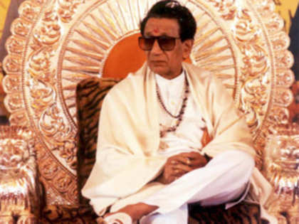 Bal Thackeray passes away: Huge crowd descends for funeral procession
