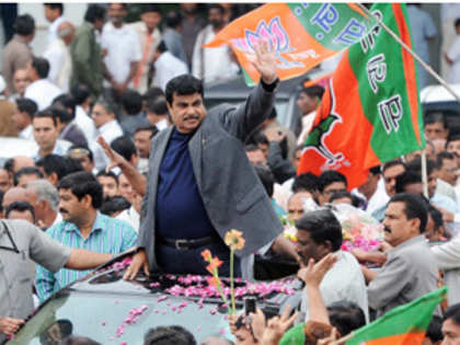 'Shocked' I-T officers body demands apology from Gadkari