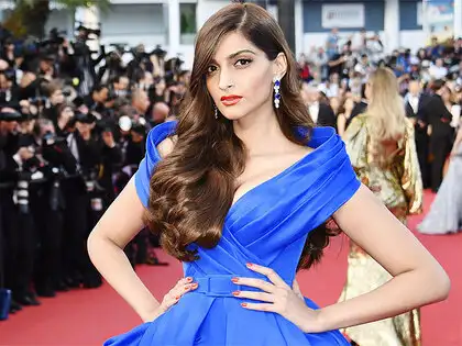 Sonam Kapoor shines in blue Ralph & Russo gown at Cannes 2015 - The  Economic Times