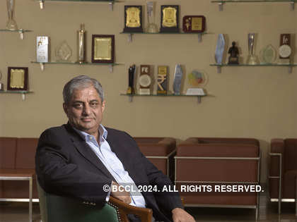 Why did Aditya Puri return to India? Was it family or HDFC Bank?