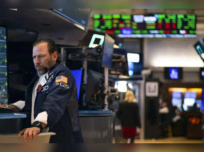 US stocks end sharply higher, jobs data strengthens case for rate cuts
