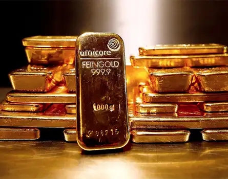 Gold gains, oil falls as early Brexit vote shows a tight race