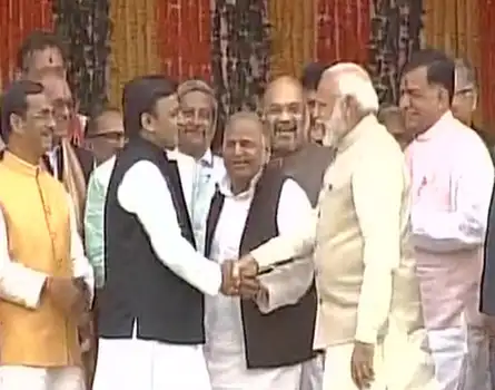 UP CM oath ceremony: PM Narendra Modi shakes hand with Mulayam Singh Yadav, Akhilesh Yadav