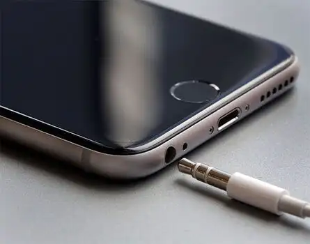 Can Apple make listening easy without a headphone jack?