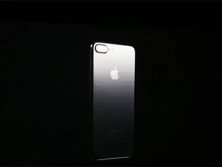iPhone 7 has used robots to spin the aluminum bodies through sand to make it insanely shiny