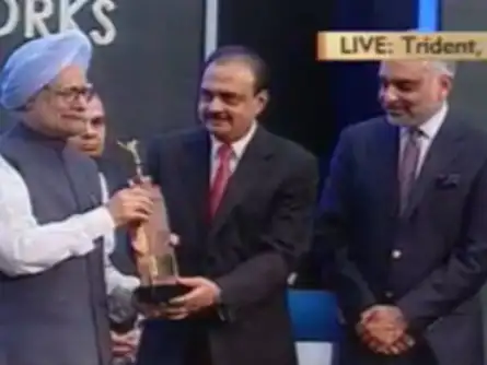PM presents Emerging Company of the Year award to Jubilant Foodworks