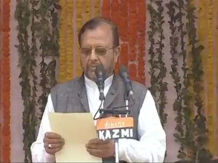 Suresh Khanna taking oath as cabinet minister of Uttar Pradesh
