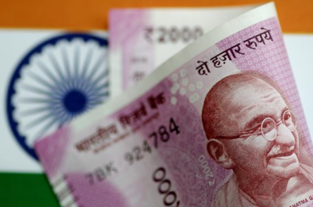 USD/INR Price News: Indian rupee slips below 50-day SMA near 74.35