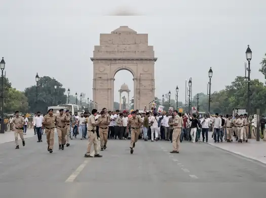 Image for Govt issues 200 takedown orders ahead of protest demanding CEC’s resignation
