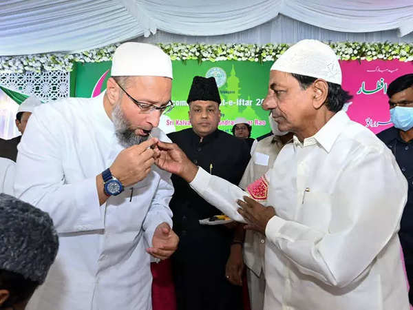 Iftar party: Ramzan: Telangana CM KCR organises Iftar party; Owaisi, several scholars attend - The Economic Times Video | ET Now