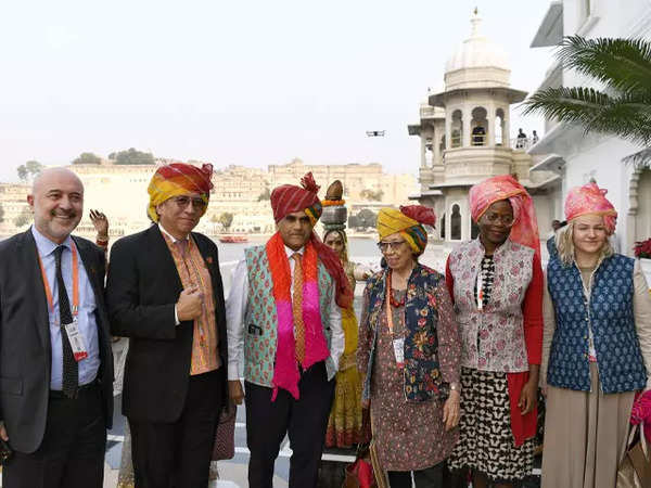 Madhya Pradesh Temple Dress Code; Ashoknagar Balaji Mandir Board Goes Viral  | महाराष्ट्र, उत्तराखंड-UP के बाद MP के मंदिर में ड्रेस कोड: अशोकनगर के  मंदिर में हाफ पैंट, कैपरी और ...