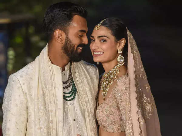 KL Rahul Athiya Shetty Wedding: It's official! KL Rahul & Athiya Shetty  exchange vows in Khandala; cricketers Ishant Sharma and Varun Aaron in  attendance - The Economic Times