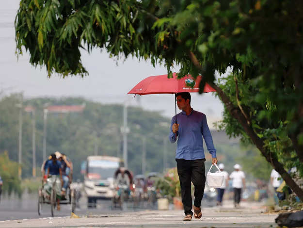 As Andhra Pradesh bakes in 46 degrees temperature, IMD extends heatwave warning for many states
