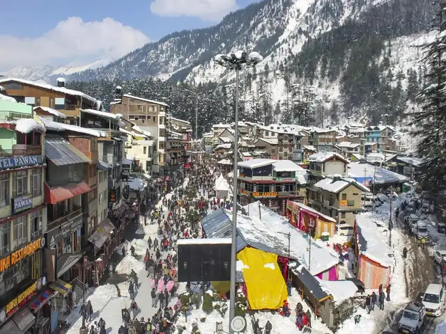 https://img.etimg.com/thumb/width-640%2Cheight-480%2Cimgsize-209094%2Cresizemode-75%2Cmsid-127592240/news/new-updates/himachal-under-winter-siege-cold-day-warning-in-shimla-manali-may-freeze-at-1-degrees-with-heavy-snowfall-check-imds-prediction-for-kullu-chamba-and-more/shimla-manali-weather-snowfall.jpg