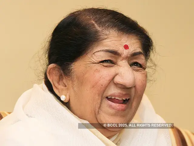 Lata Mangeshkar Hospital Sources Confirm Lata Mangeshkar Still In Icu But Doing Fine Family Waits For Doctors To Discharge Her लता मंगेशकर की पीआर टीम ने बयान जारी कर उनके स्वास्थ्य की जानकारी दी है. lata mangeshkar hospital sources