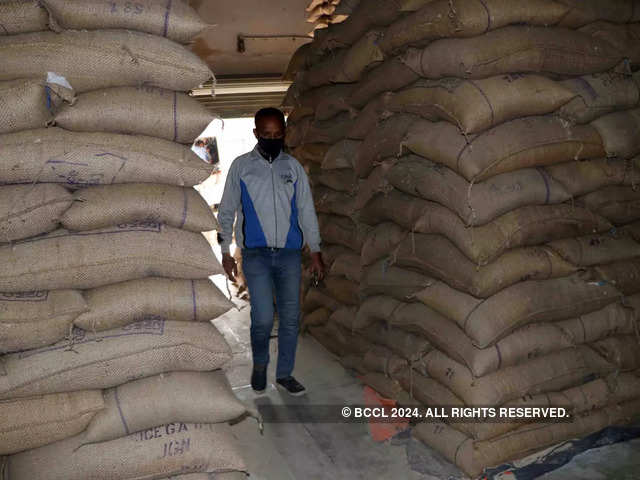 rice: Low-income families: Karnataka to pay cash in lieu of 5 kg rice - The  Economic Times