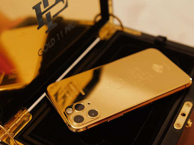 Gold Plated Iphone 11 Pro Robert Escobar Claiming To Sell Gold Plated Iphone 11 Pro At 499 The Economic Times