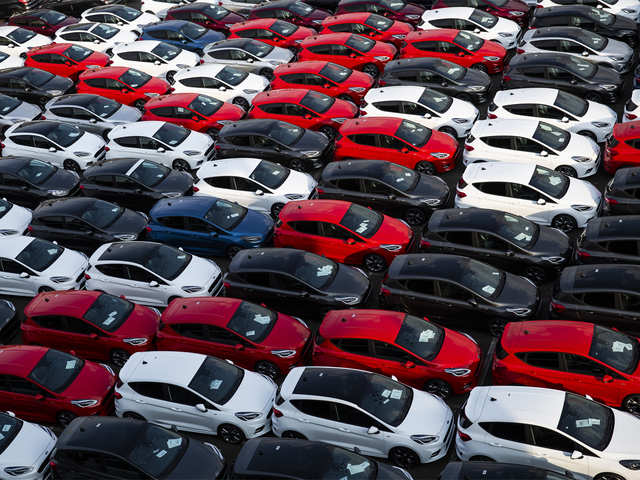 Automobile Sales Down 19 08 Economic Slowdown Bs Vi Transition Take Toll The Economic Times
