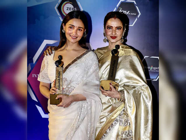 Alia Bhatt Amps Up Her Maternity Style Game, Colours The Town Red With Her  Hot Dress; See Pics - News18