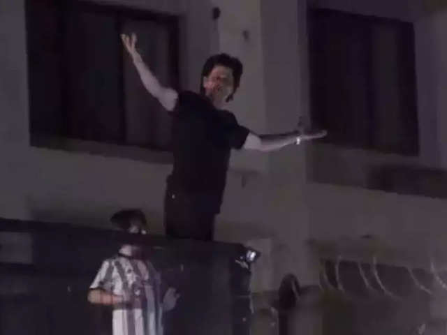 AbRam does dad Shah Rukh Khan's signature pose at annual function; SRK,  Gauri Khan can't contain their joy: Watch : The Tribune India