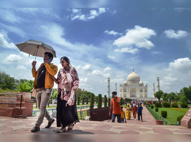 Taj Mahal Couple by AHigherPlaceLtd on DeviantArt