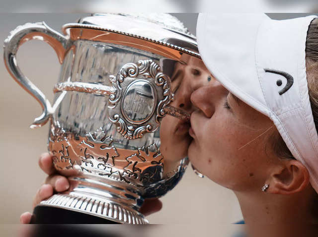 Azarenka ends year with highest prize purse