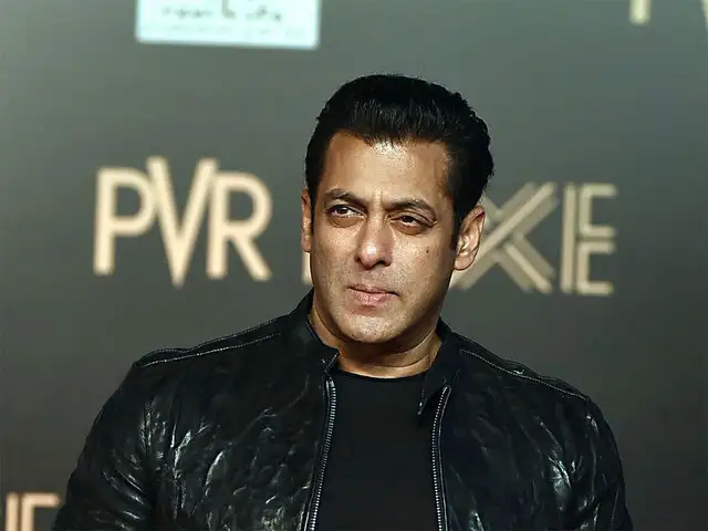 Salman Khan Fresh Trouble For Salman Khan Journalist Files Complaint In Court Accusing Actor And His Bodyguards Of Assault The Economic Times On the sets of a tv show he hosts, salman khan opted for a cheery green kurta and a floral vest. salman khan journalist files complaint