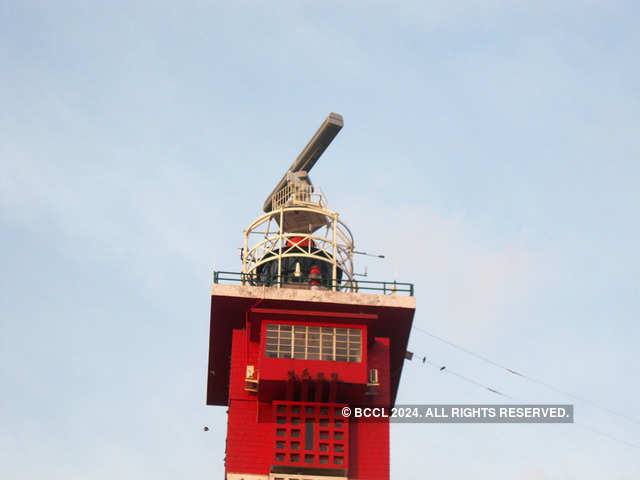 https://img.etimg.com/thumb/width-640,height-480,imgsize-142642,resizemode-75,msid-69002366/news/defence/work-resumes-full-steam-on-maldives-coastal-radars.jpg